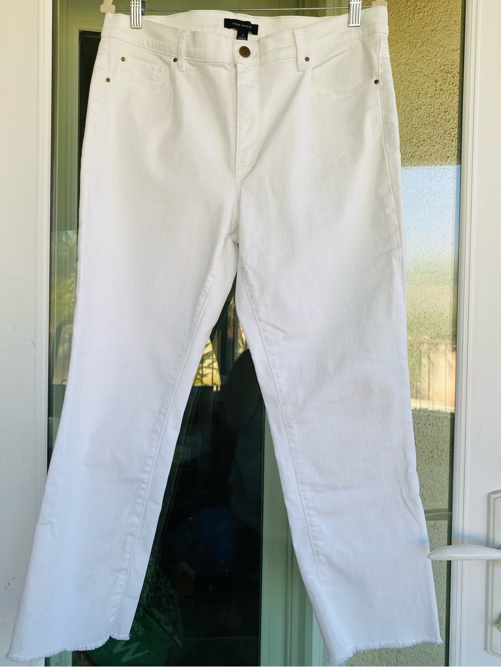 Ann Taylor Slim Crop White Jeans Size 12 High Rise Raw Hem Stretch